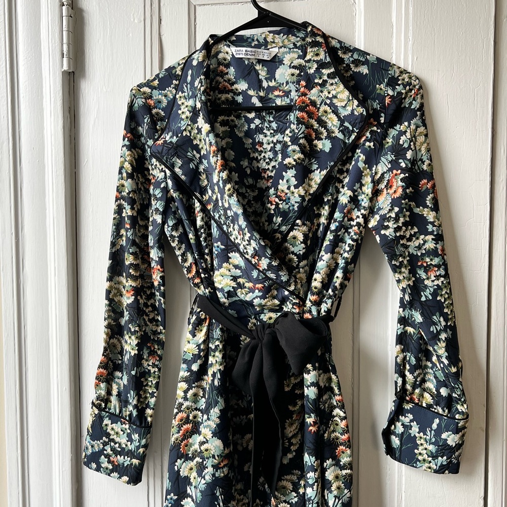 Zara floral button up dress with tie at the waist, size S